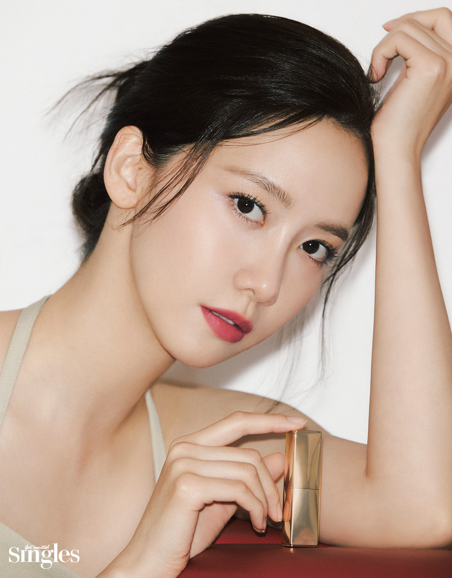 윤아가 에스티로더와 함께한 싱글즈 화보